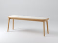Banc 125×36×46 cm - chêne clair et tissu écru - assise rembourrée élancée pour salle à manger